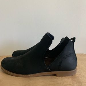 Kodiak Cut-out Side Flat Boots Size 8